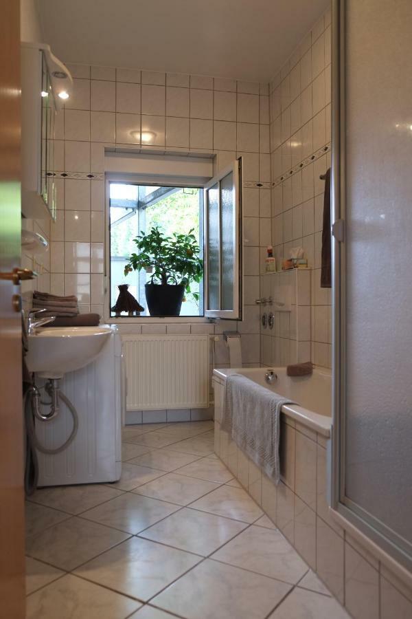 Ferienwohnung Mit Terasse Оберхаузен Екстериор снимка
